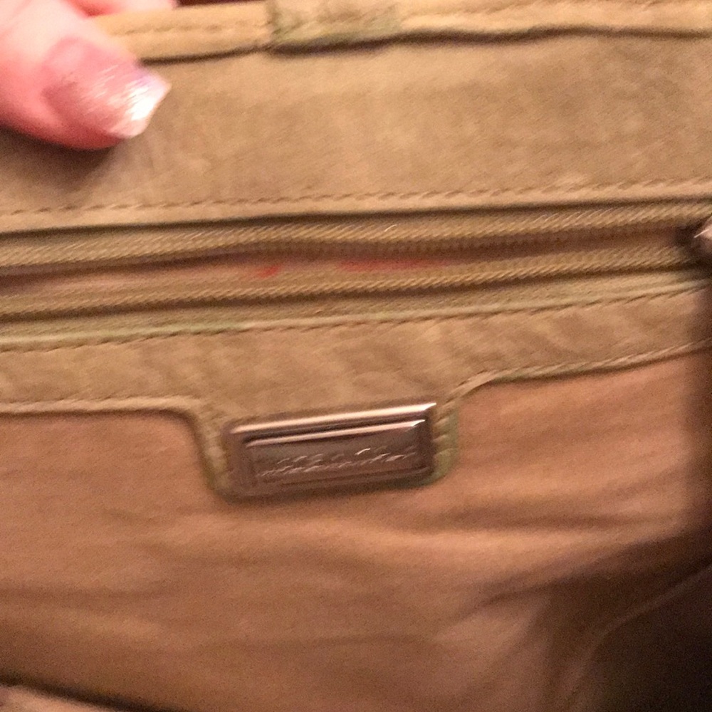 Light lime green. Genuine leather handbag. - Picture 4 of 6
